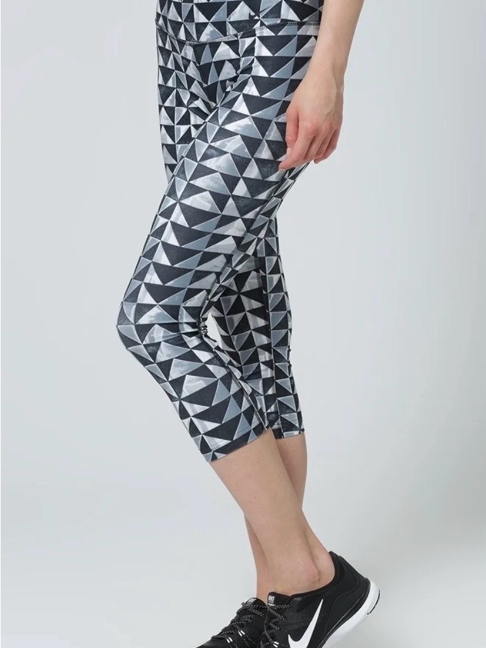 Nike Dri-FIT Geometric Capri Leggings – Size S